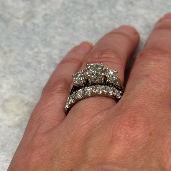 1.02 ct Diamond Platinum Band — report attached - Picture 7 of 8
